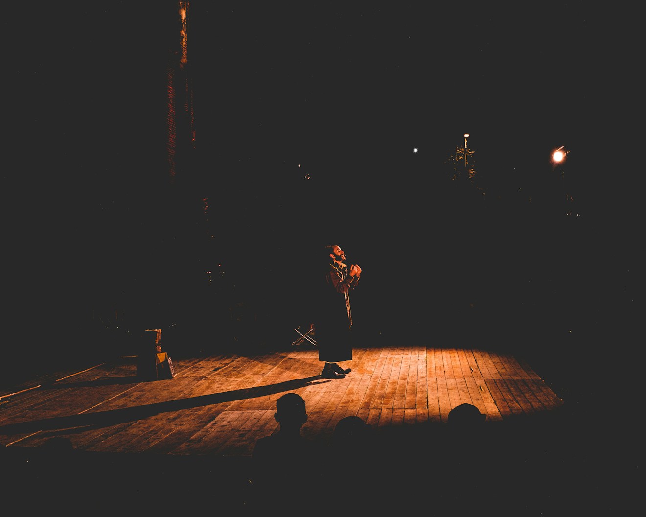 Live Storytelling & Spotlight Stagecraft